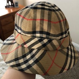 Burberry bucket hat